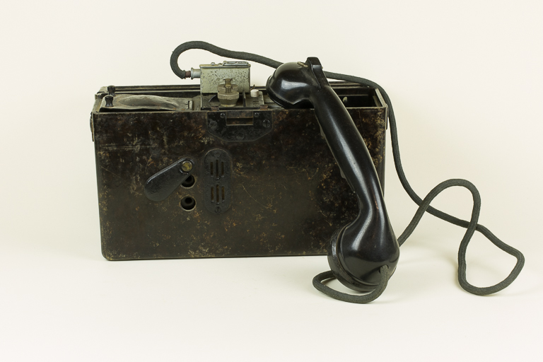 telefono da campo di fabbricazione tedesca periodo seconda guerra mondiale